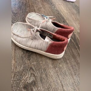 NWT Girls sz 11 Hey Dude